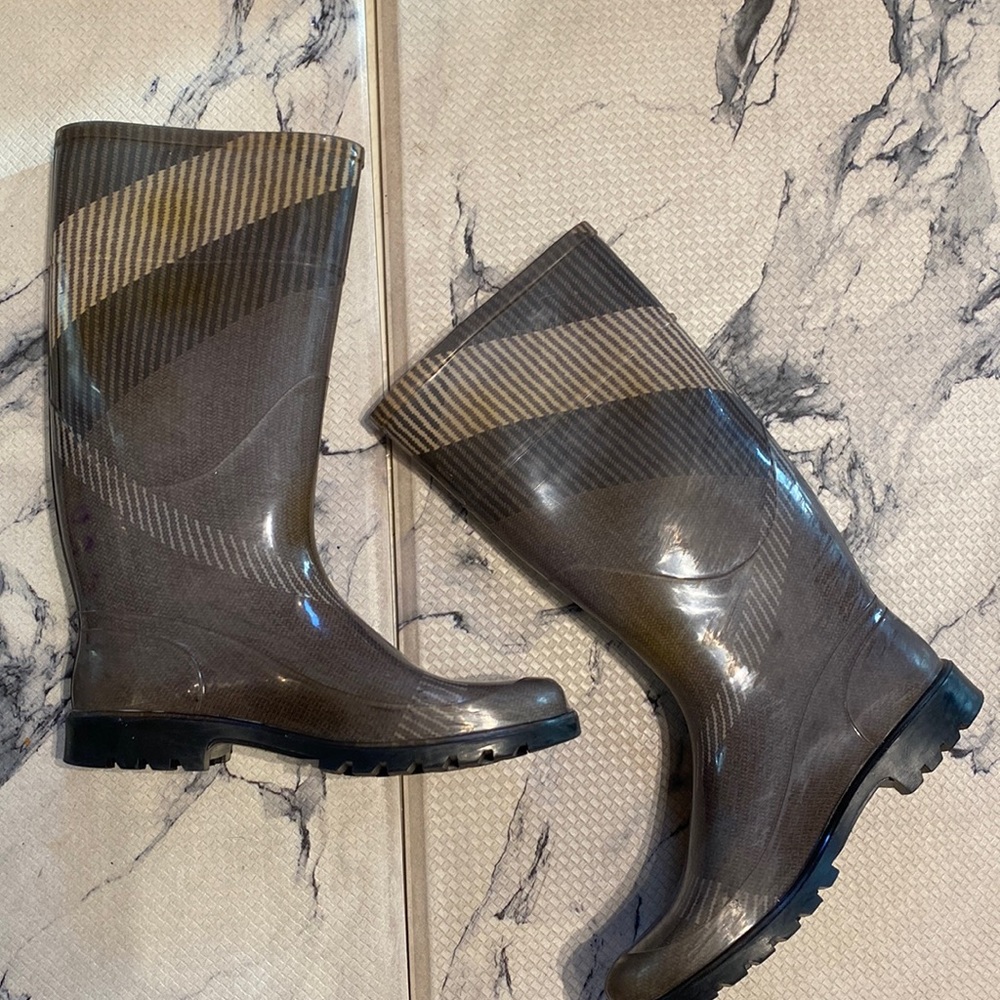 Burberry Mega Check☑️Smokey Grey Boots RARE & Beautiful! 🔥GUC 38 EU, 7.5-8🇺🇸